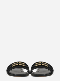 Sandalo flat in pelle con dettaglio logo nero