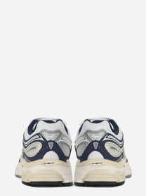 Sneakers Omni Pro Grid bianche con dettagli blu navy