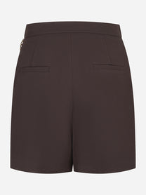Shorts in gabardina marrone con logo gioiello