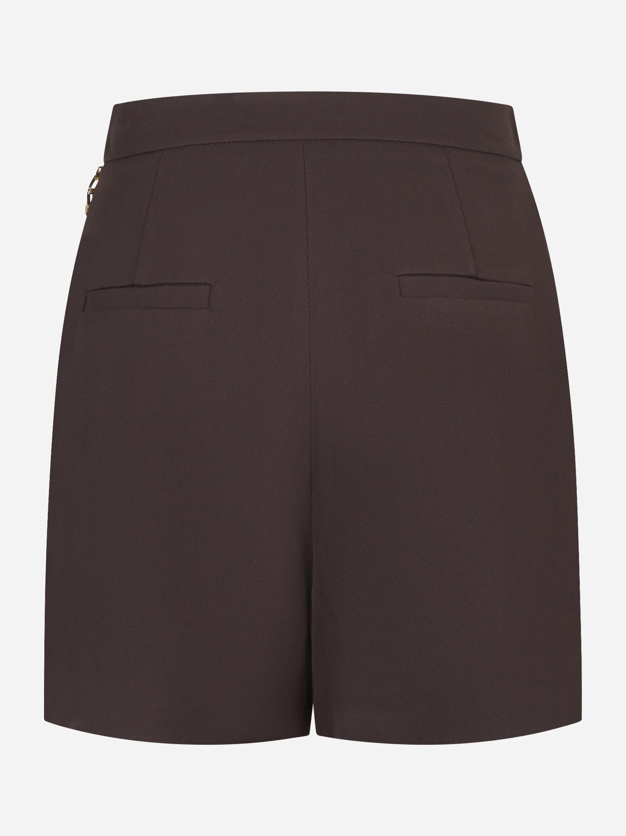 Shorts in gabardina marrone con logo gioiello