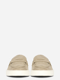 Mocassino in camoscio con fondo gomma beige