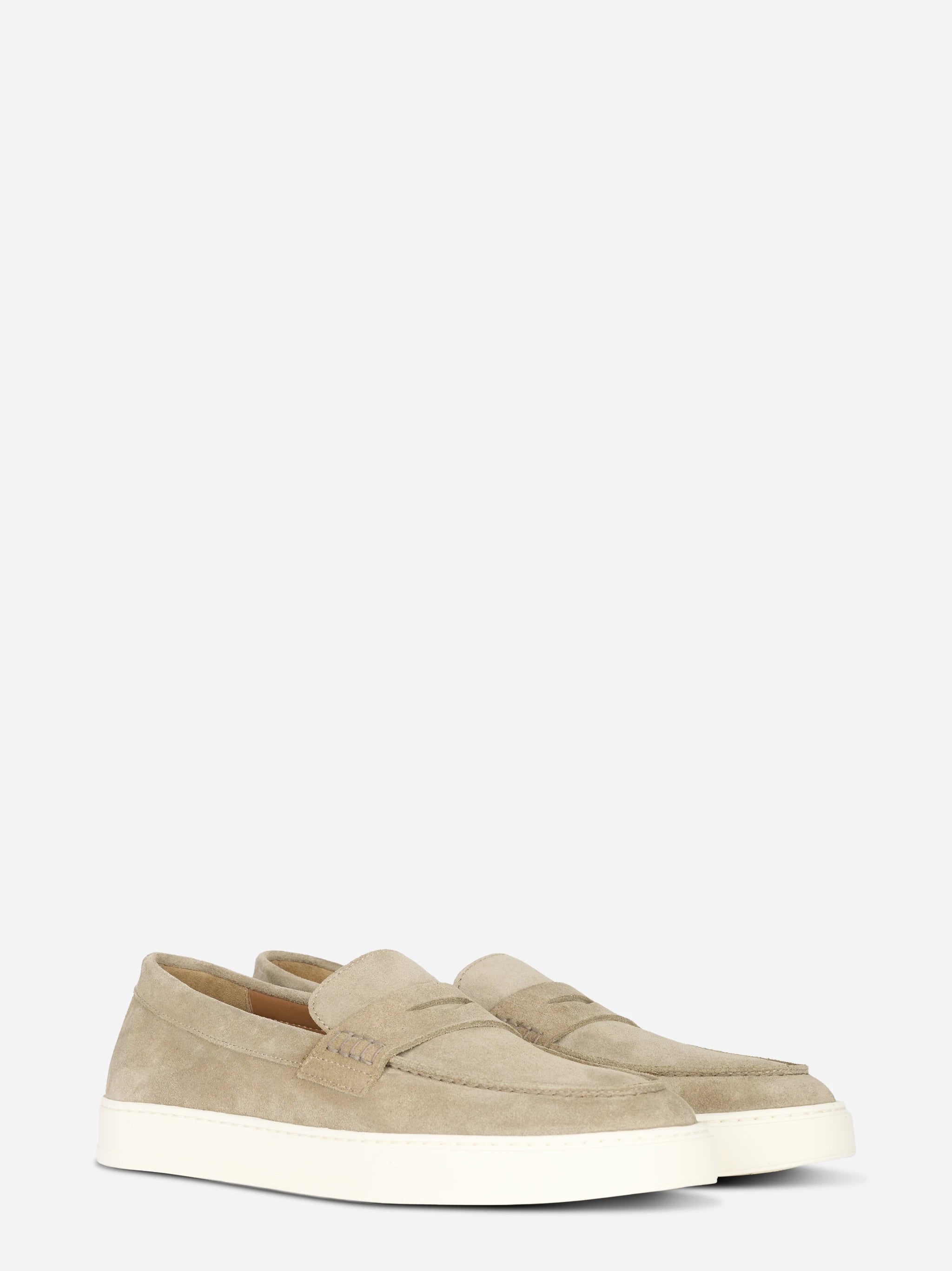 Mocassino in camoscio con fondo gomma beige