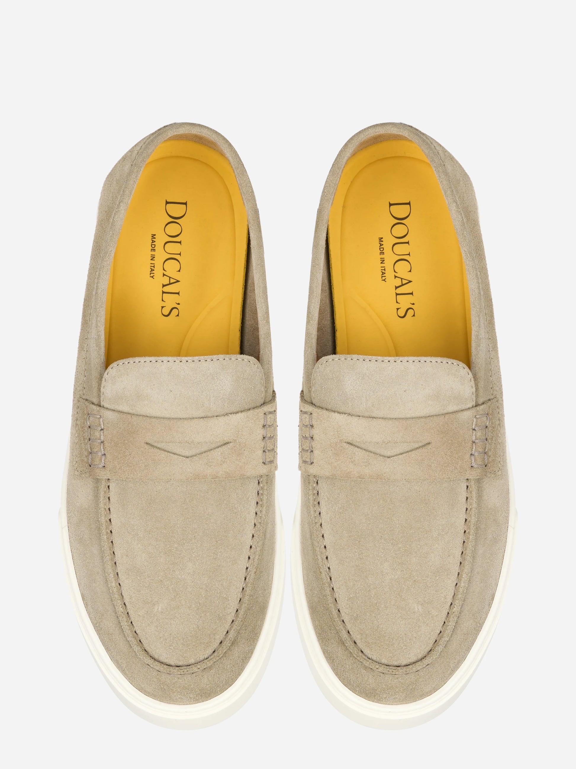 Mocassino in camoscio con fondo gomma beige