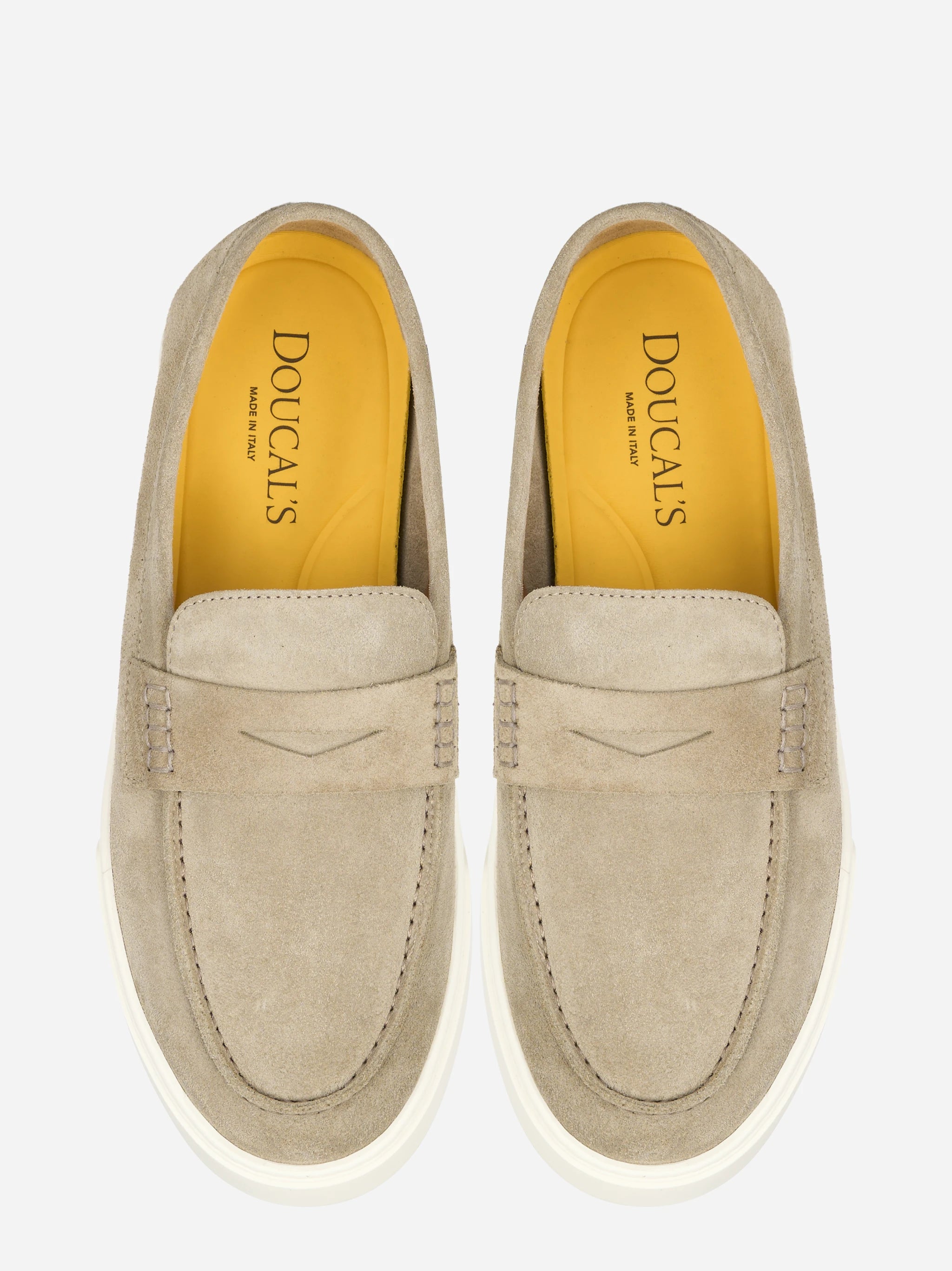 Mocassino in camoscio con fondo gomma beige