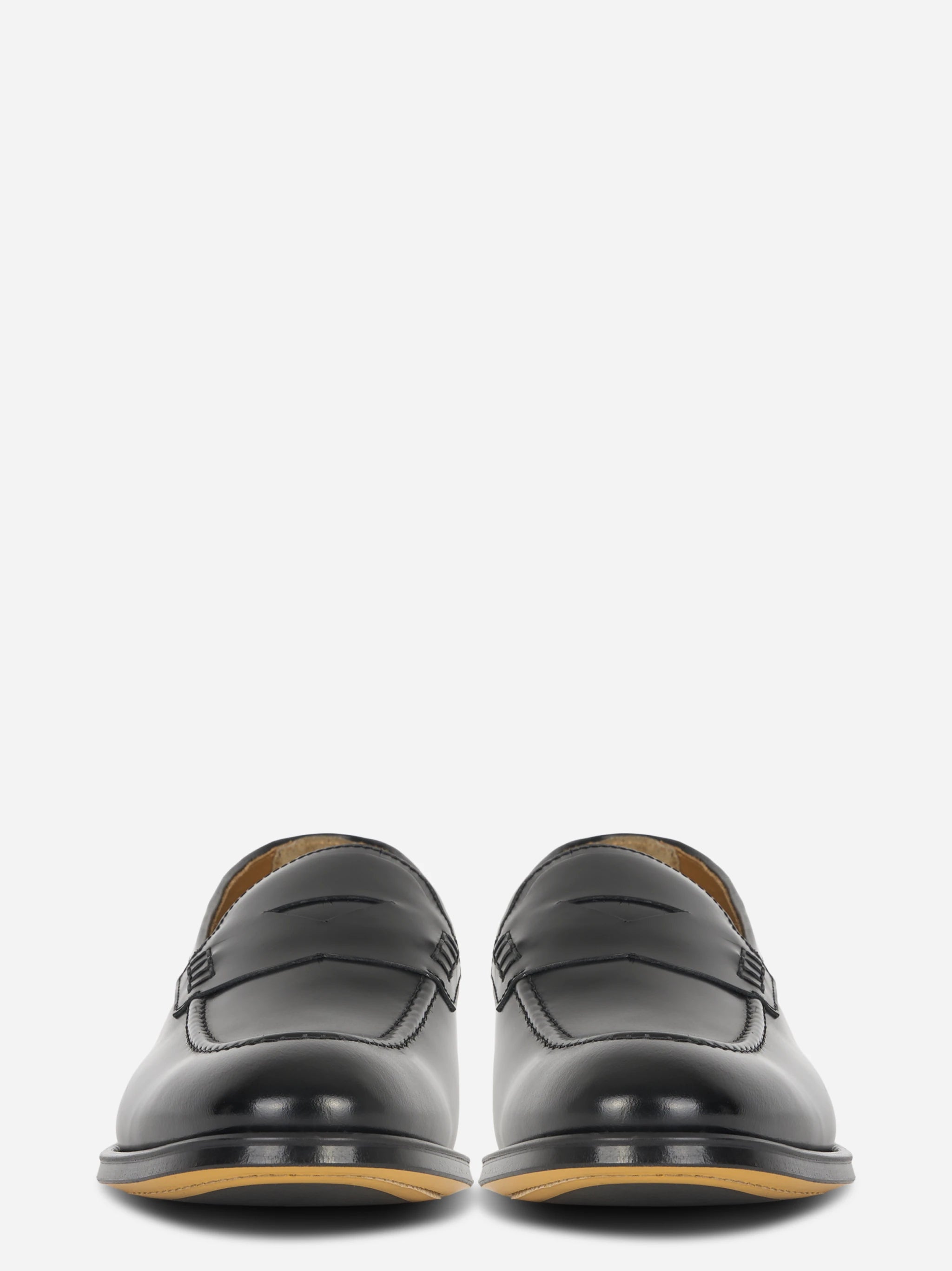 Mocassino in pelle nero con fondo cuoio