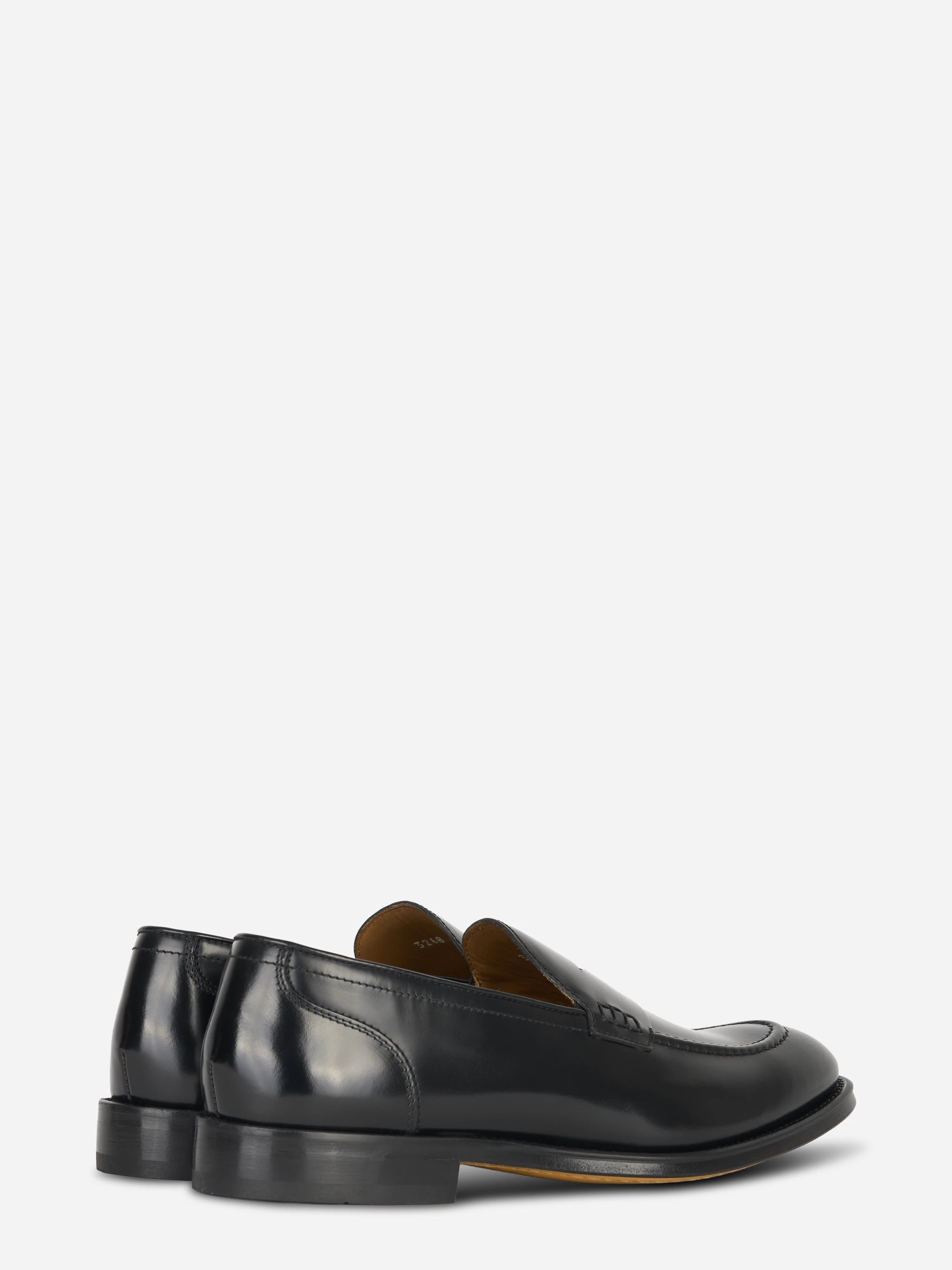 Mocassino in pelle nero con fondo cuoio