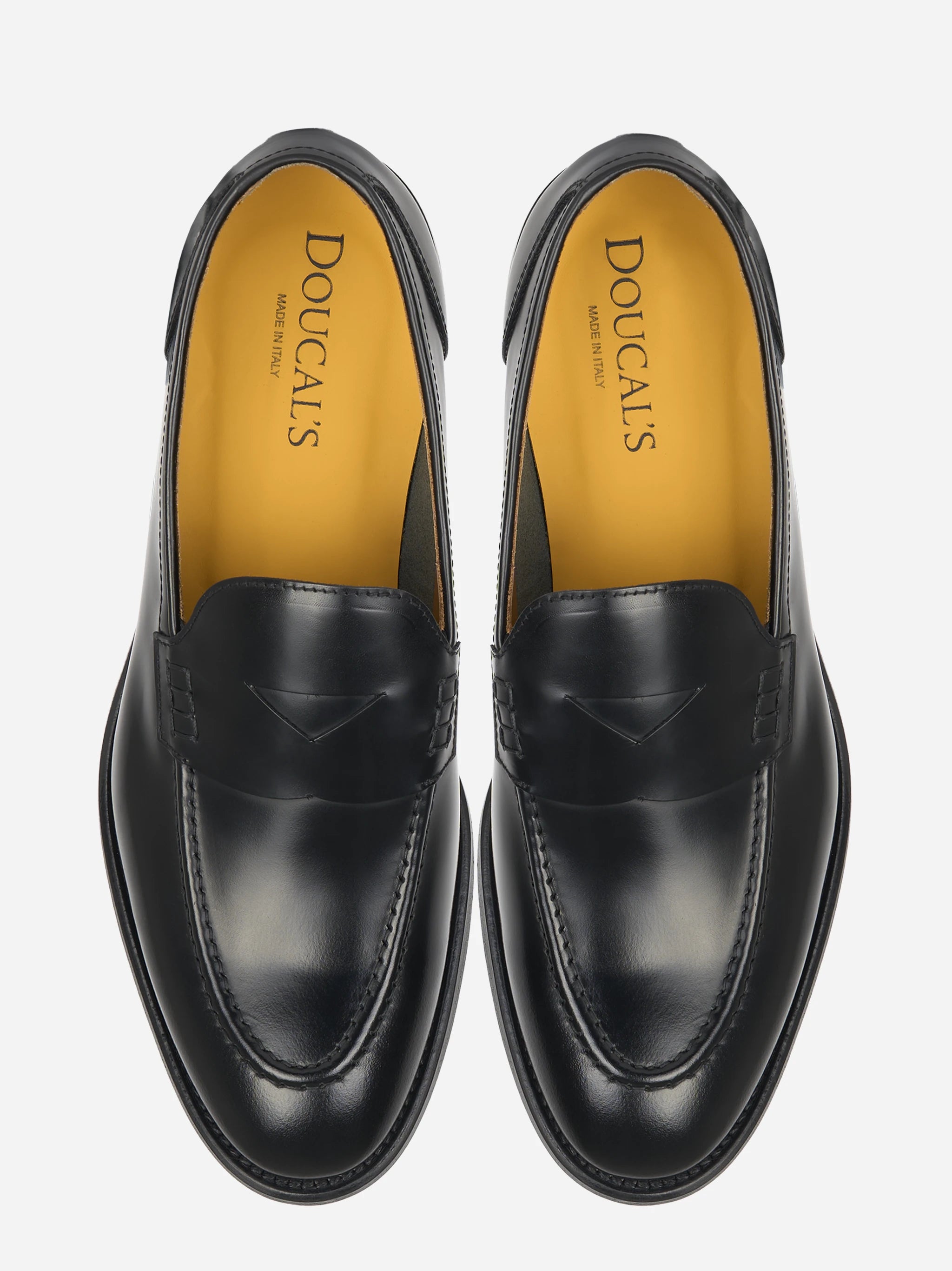 Mocassino in pelle nero con fondo cuoio