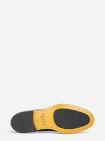 Stringata in pelle con fondo cuoio Nera