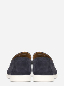 Mocassino in camoscio blu con fondo gomma