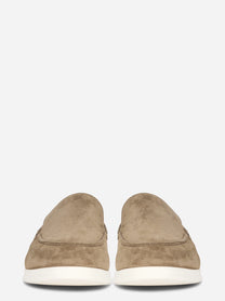 Mocassino in camoscio beige con fondo gomma