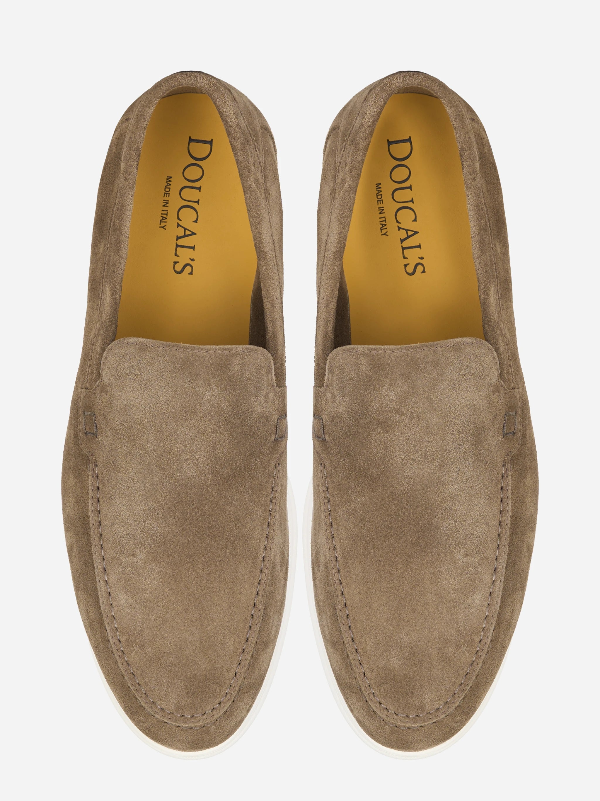 Mocassino in camoscio beige con fondo gomma