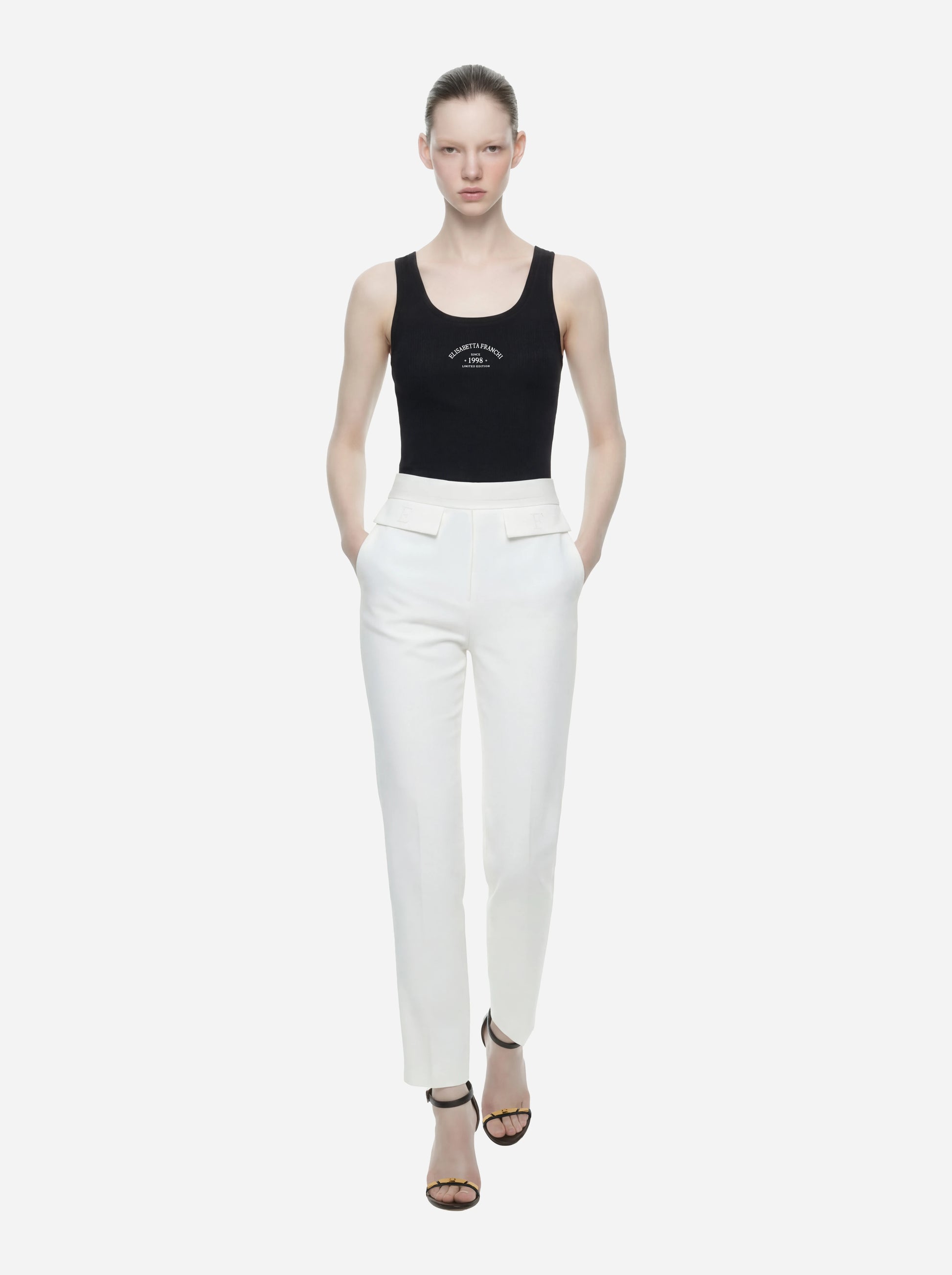 Top in maglia nero con logo