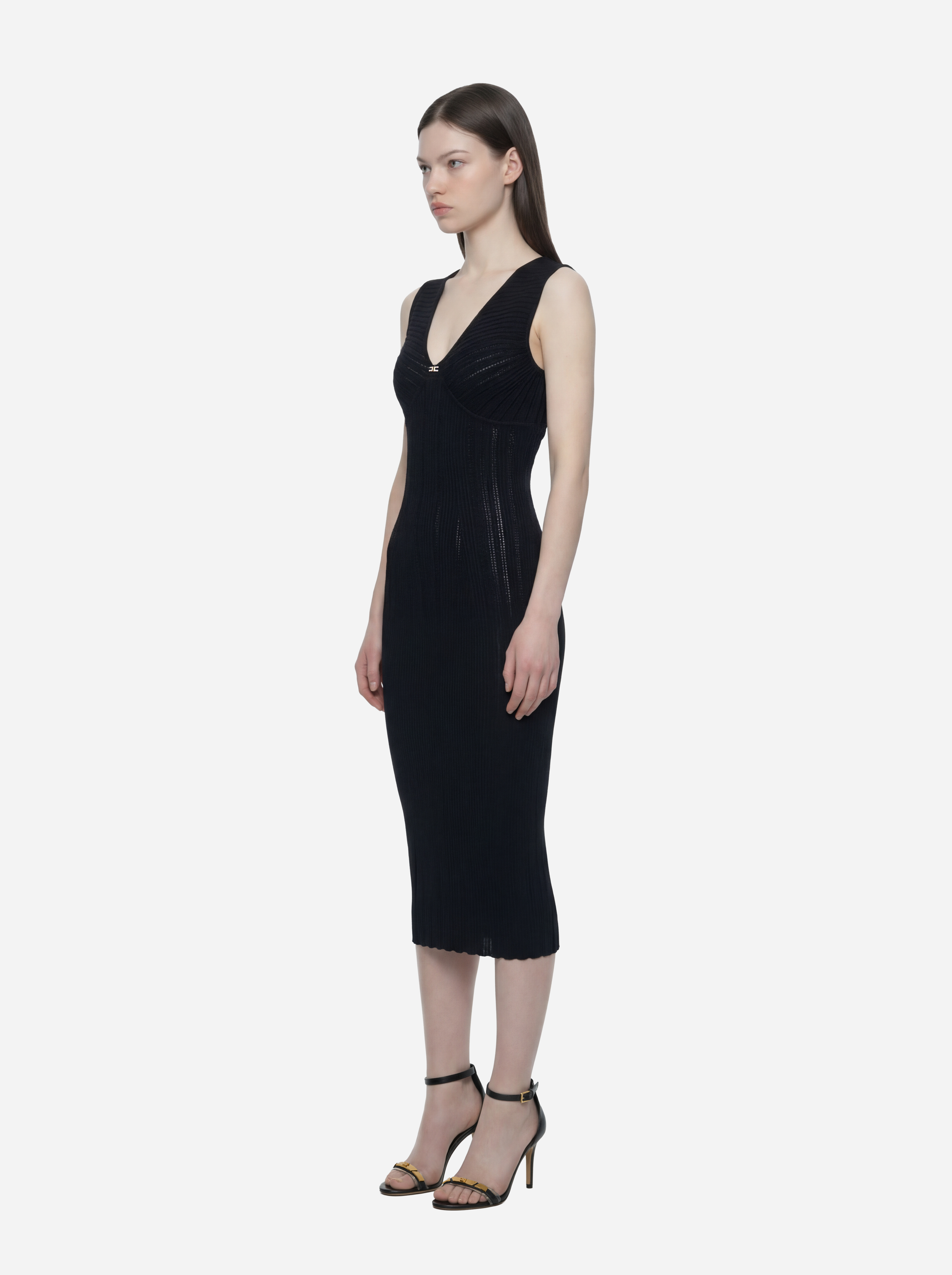 Abito nero in maglia a jour