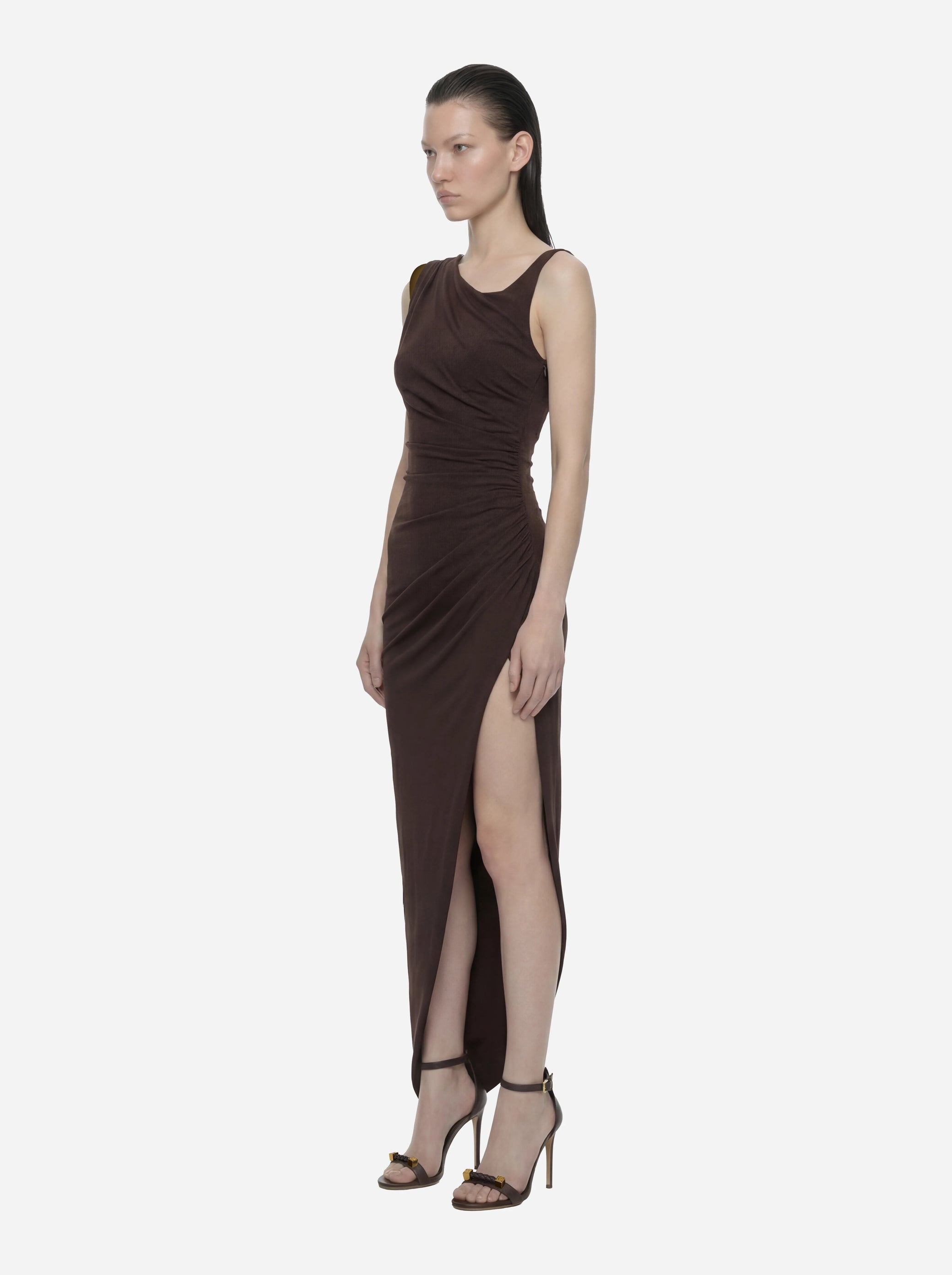 Abito in jersey marrone crepe con spallina gioiello