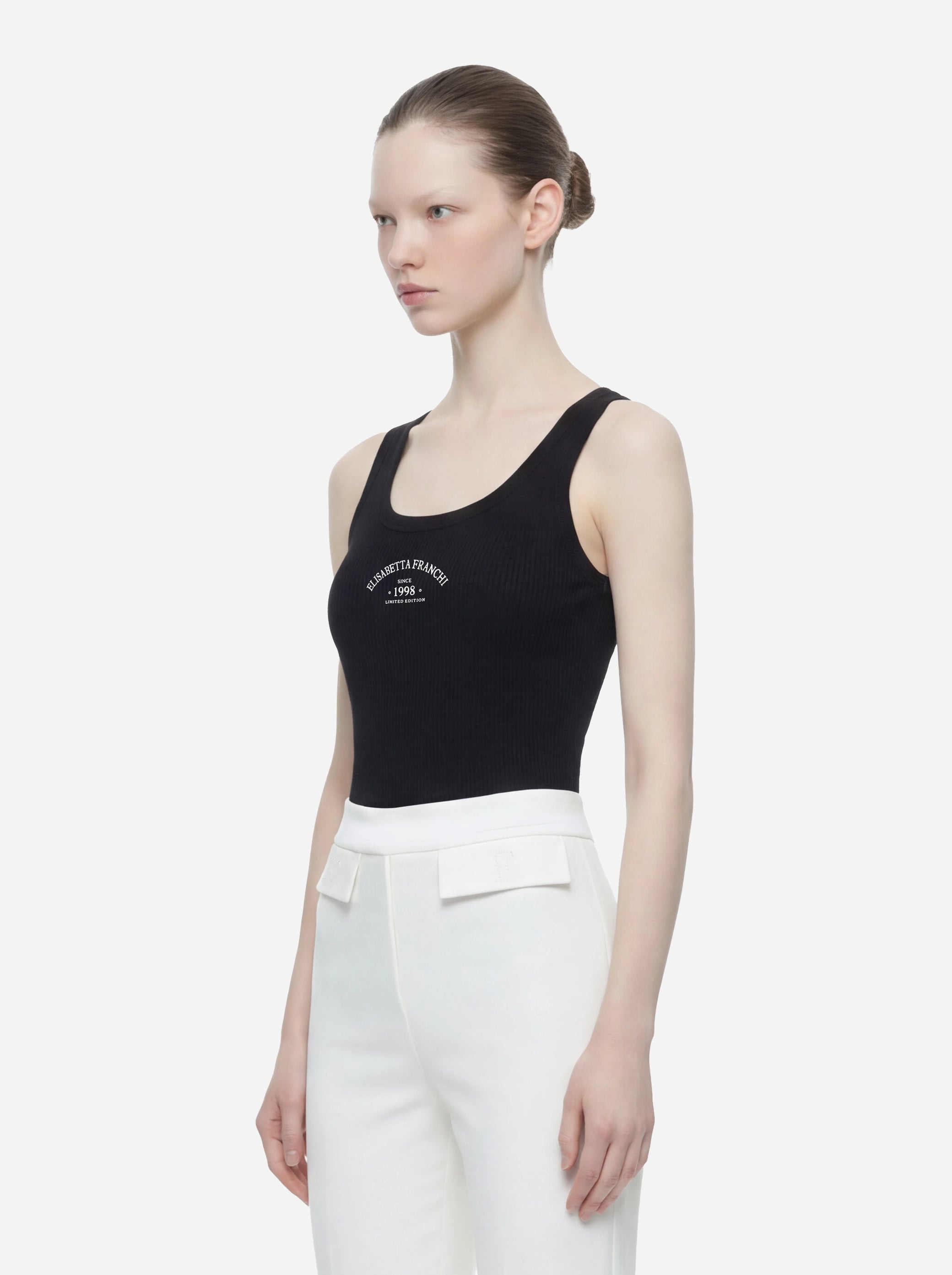 Top in maglia nero con logo