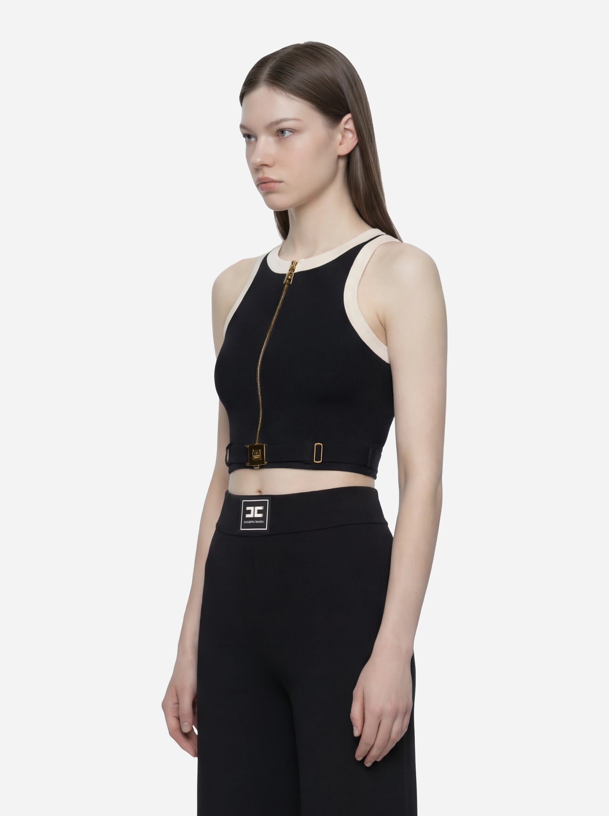 Top in maglia nero con bande in viscosa lucida con cintura