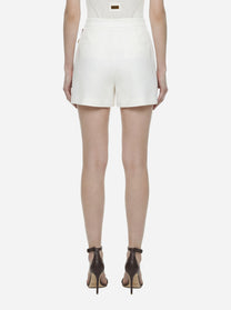 Shorts in gabardina bianco con logo gioiello