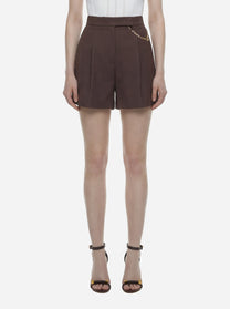 Shorts in gabardina marrone con logo gioiello