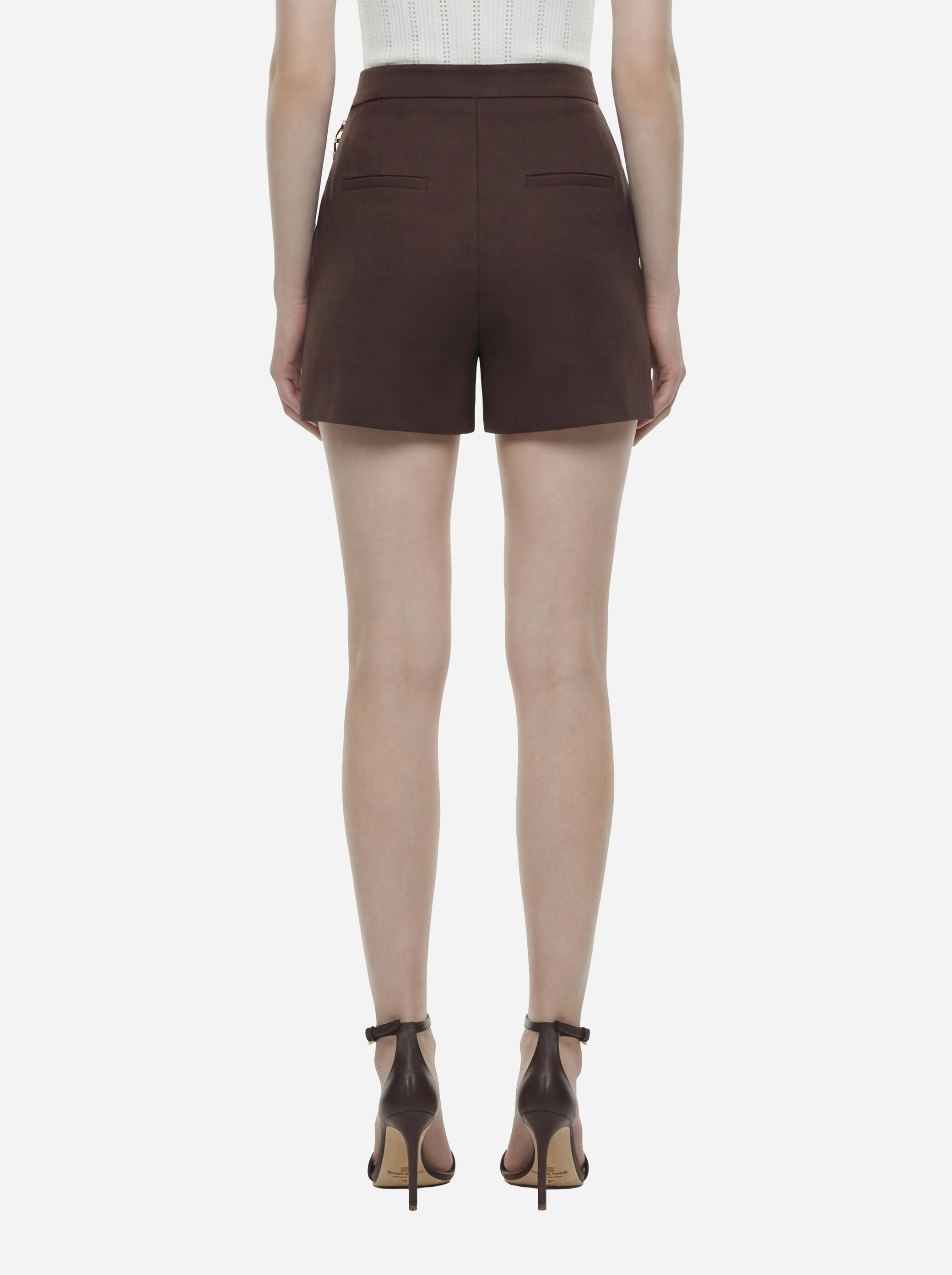 Shorts in gabardina marrone con logo gioiello