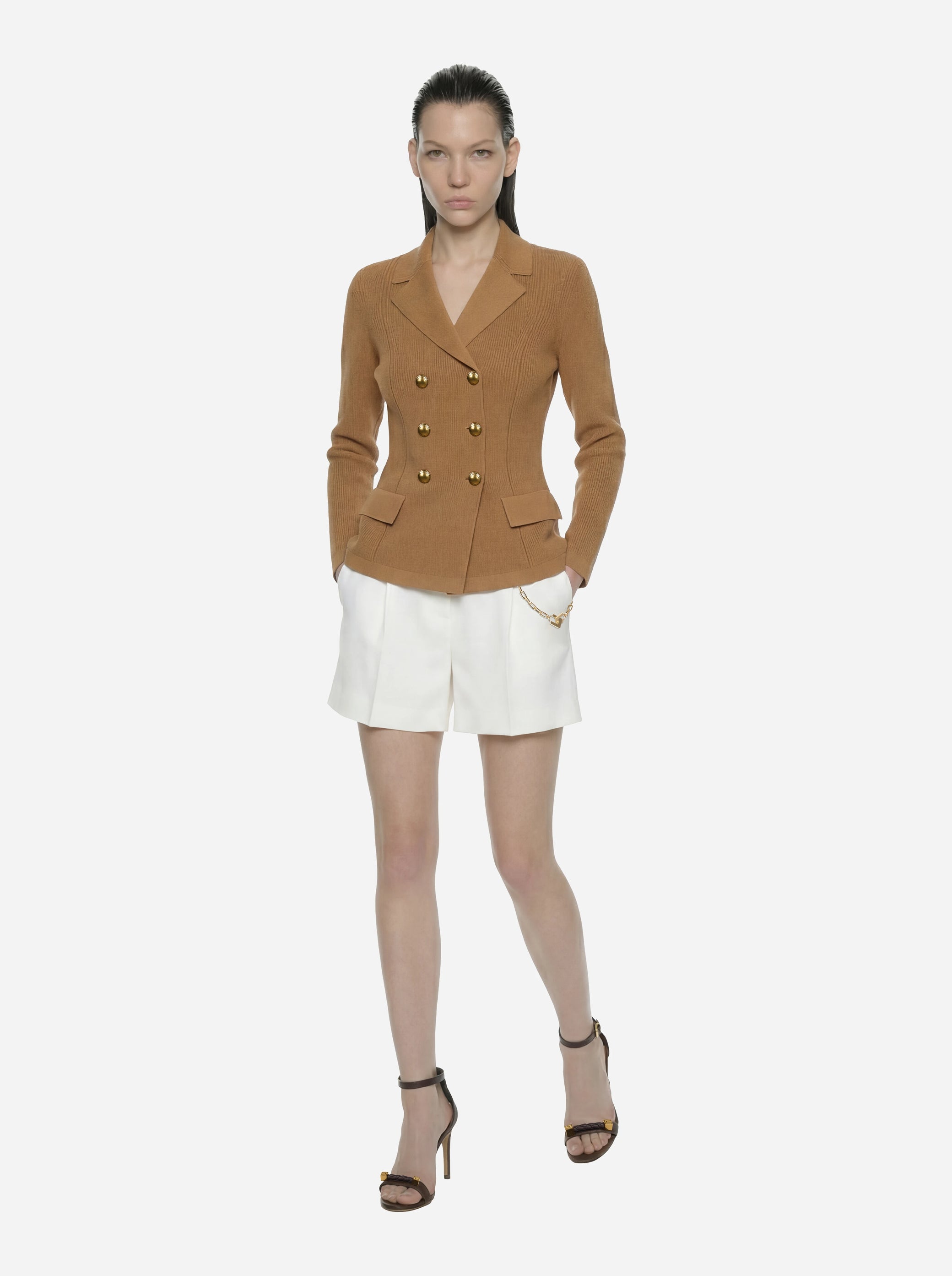 Giacca in maglia beige con bottoni gioiello