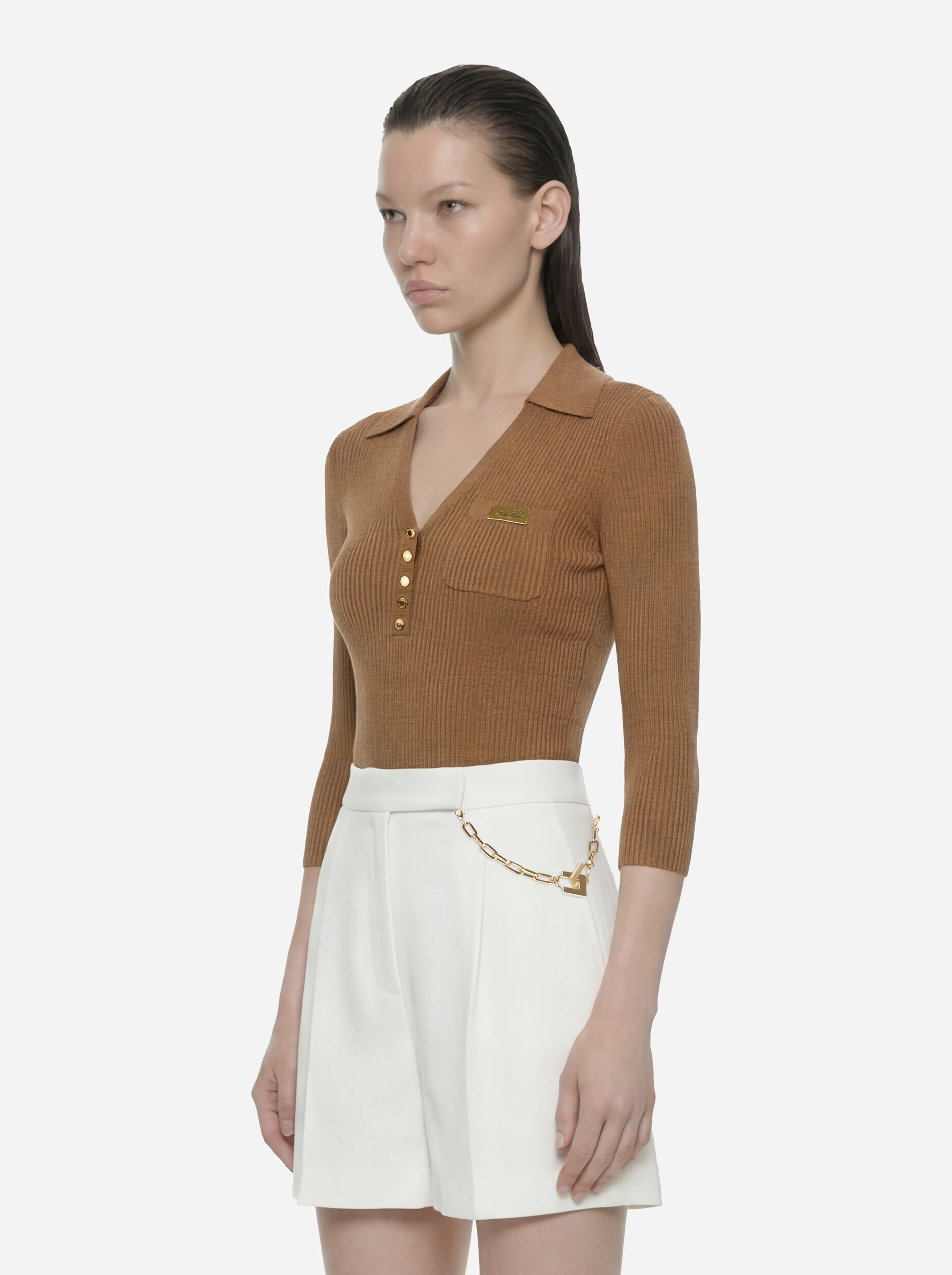 Polo beige in maglia a micro trecce