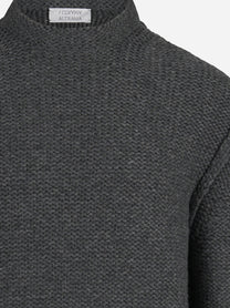 Maglia in cashmere a collo alto grigia - dettaglio del capo