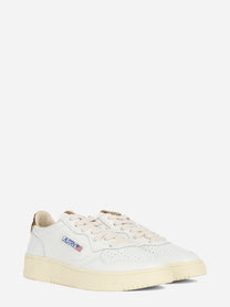 Sneaker Medalist Low in pelle bianca e leopardata - vista tre quarti