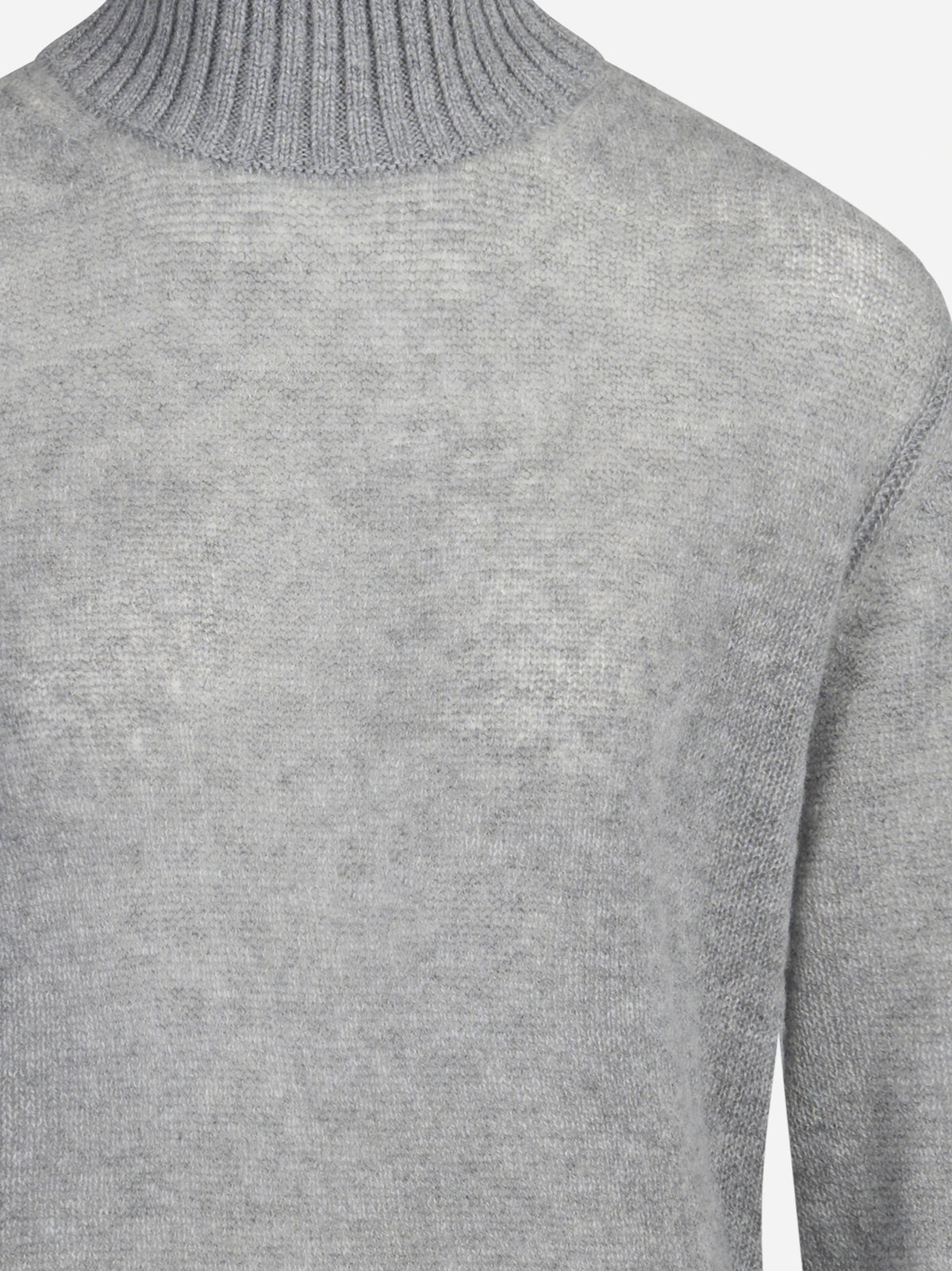 Dolcevita in cashmere grigio - dettaglio del prodotto