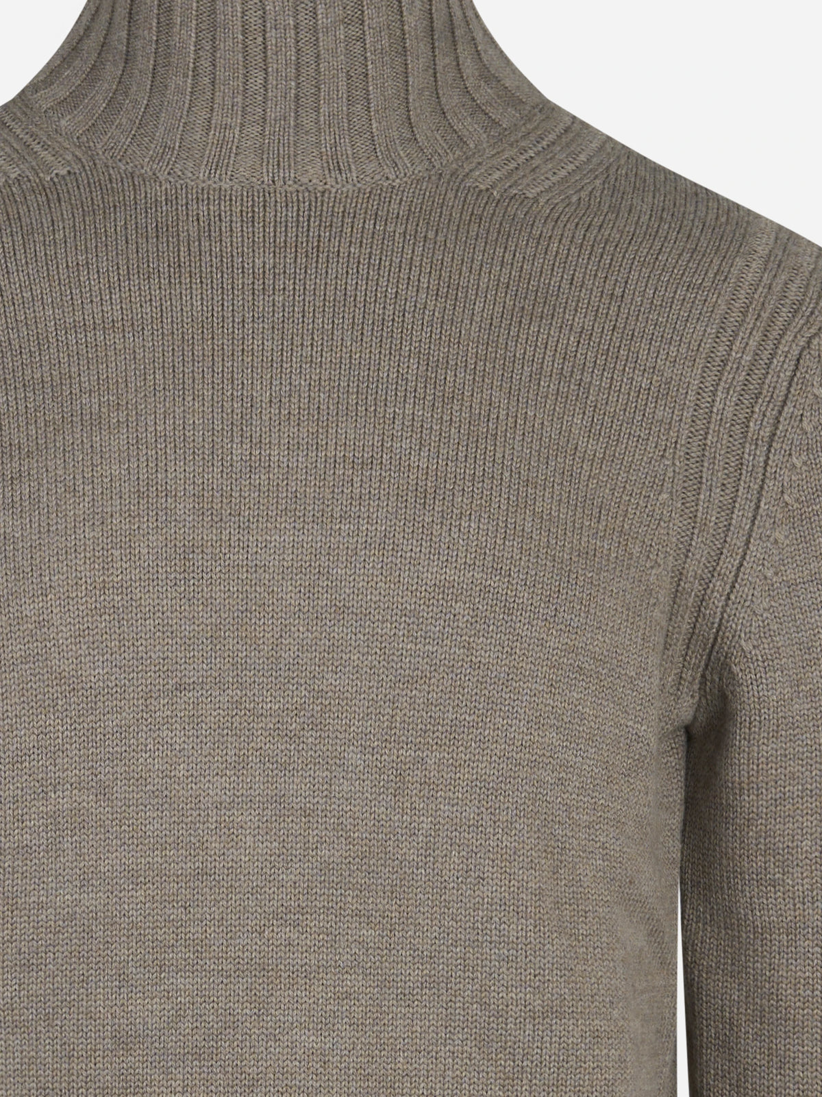 Maglia lupetto in lana beige - dettaglio