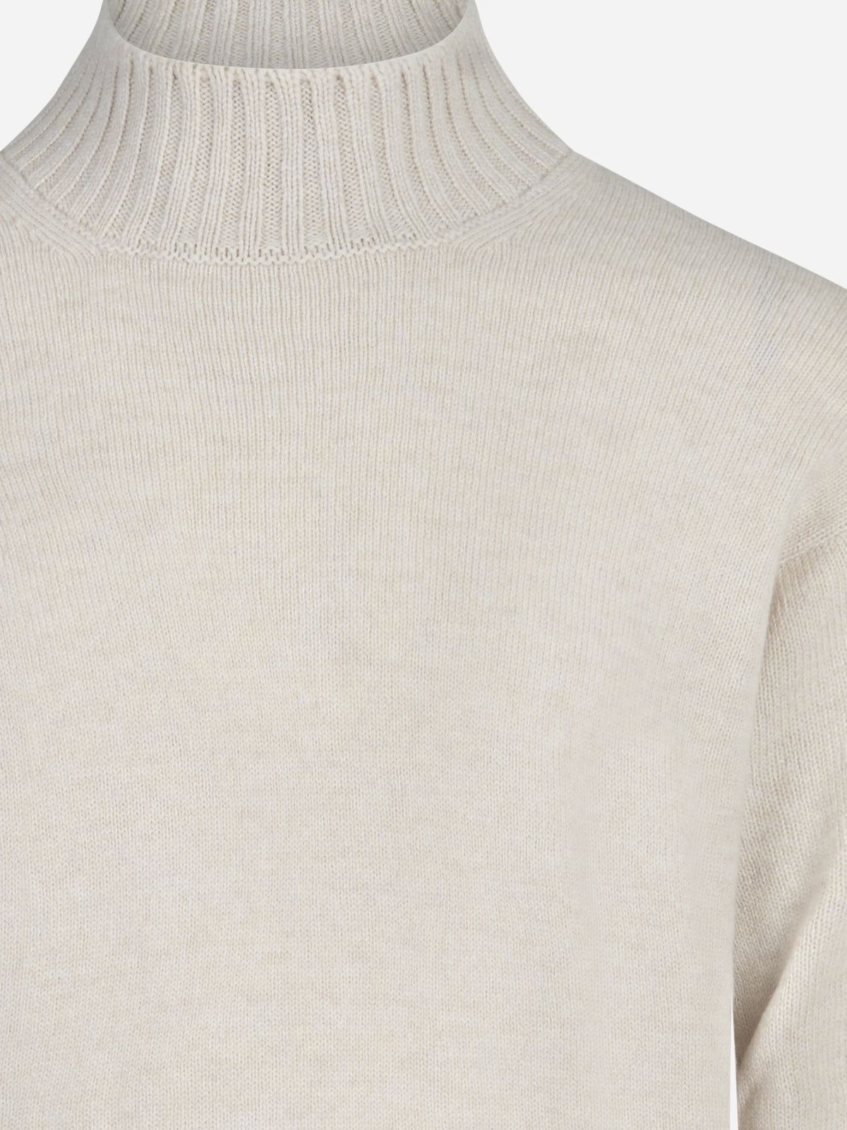Maglia lupetto in lana vergine beige - dettaglio