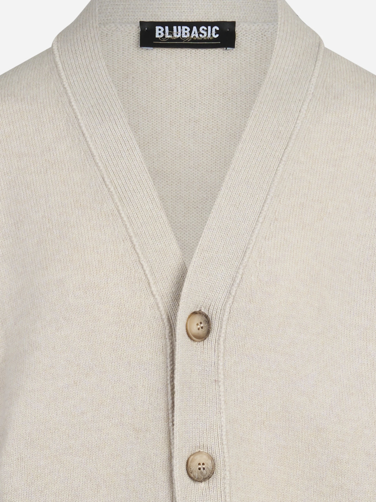 Cardigan in lana vergine beige - dettaglio del prodotto