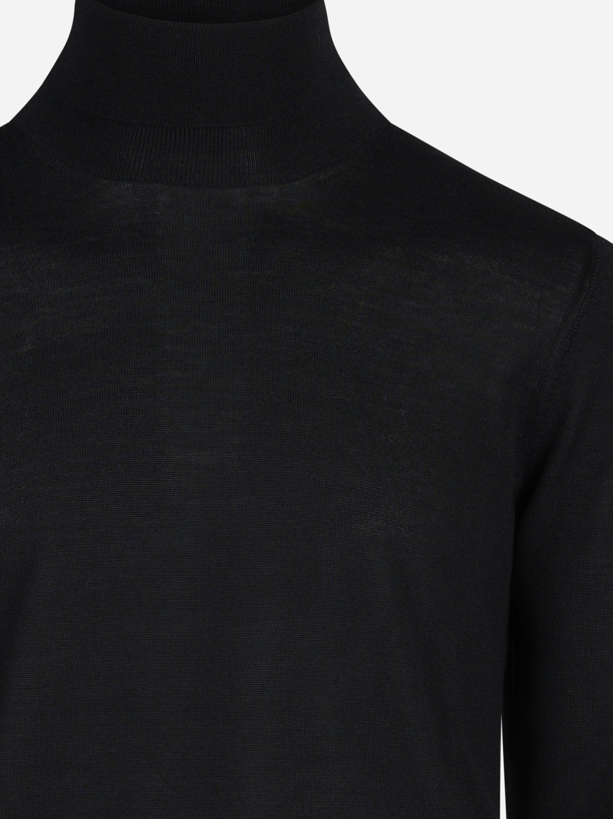 Maglia lupetto in lana e seta nero - dettaglio