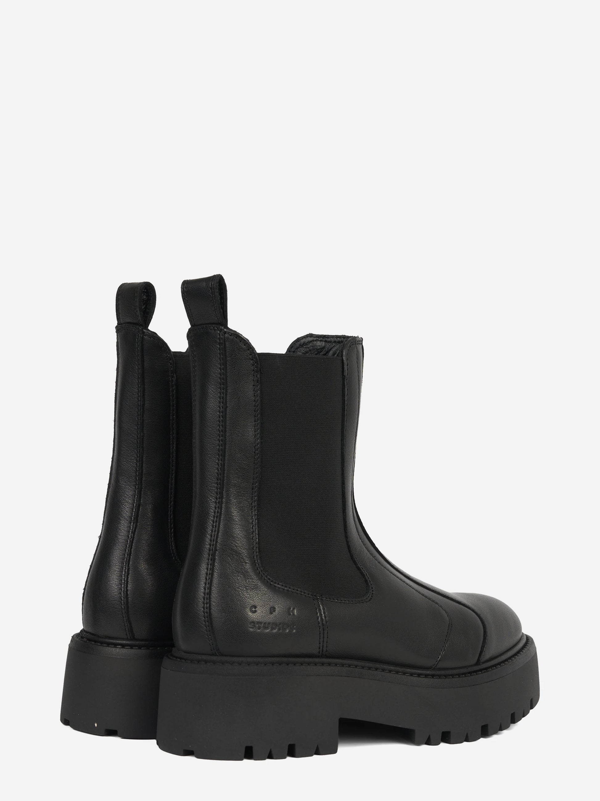 Chelsea boot CPH715 in pelle nera - vista laterale della coppia