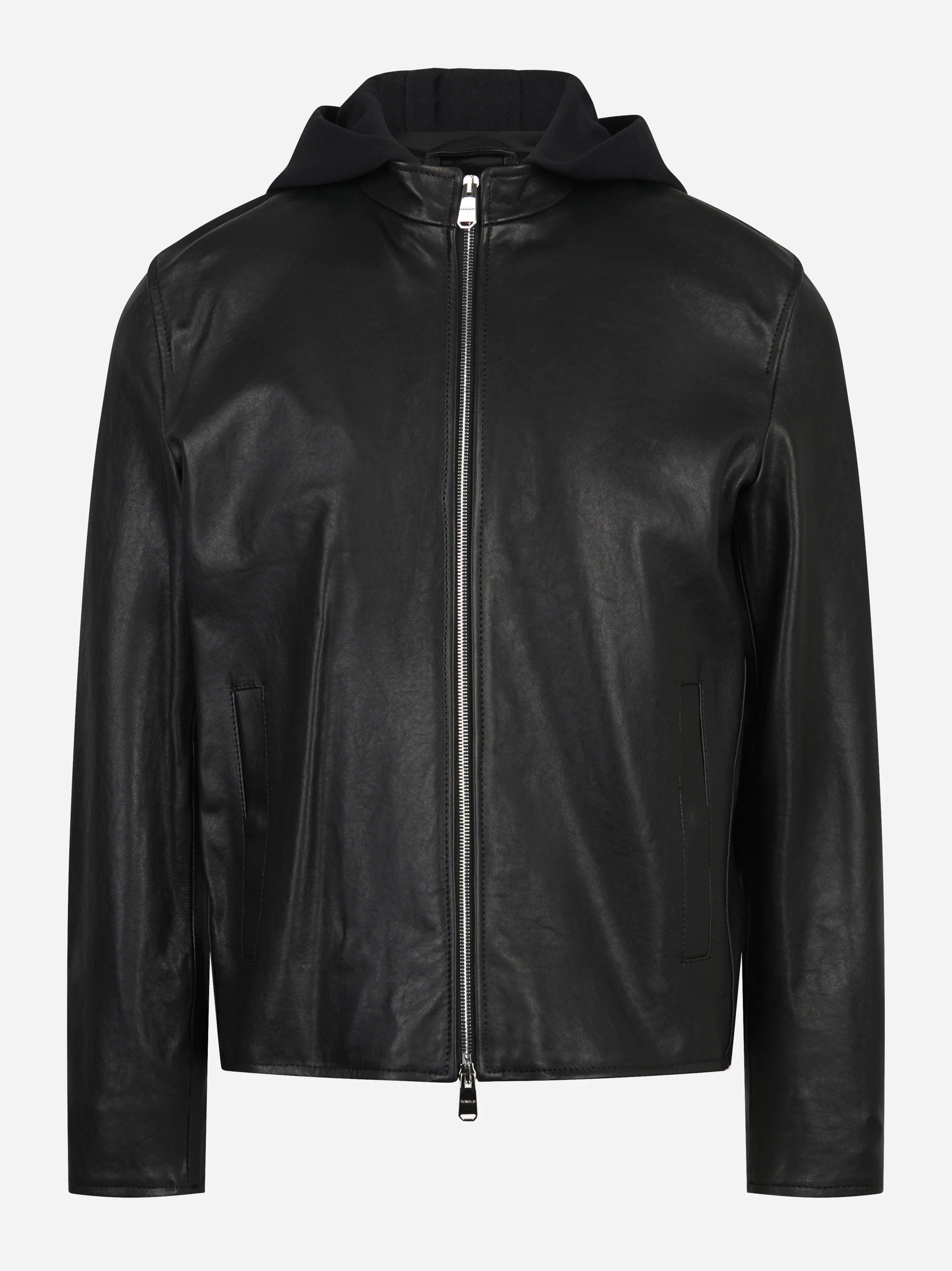 Biker in pelle nero con cappuccio