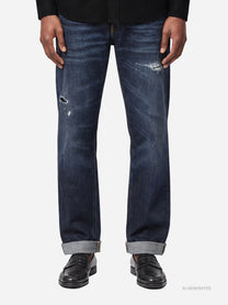 Jeans Ervin loose fit blu con risvolto - indossato, vista frontale