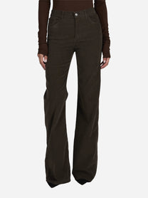 Jeans Amber wide leg in velluto a coste marroni - indossato vista frontale