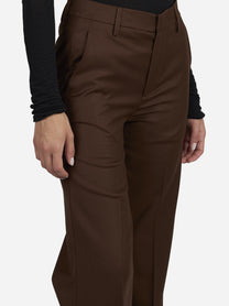 Pantaloni Janice wide leg in lana marroni - dettaglio indossato