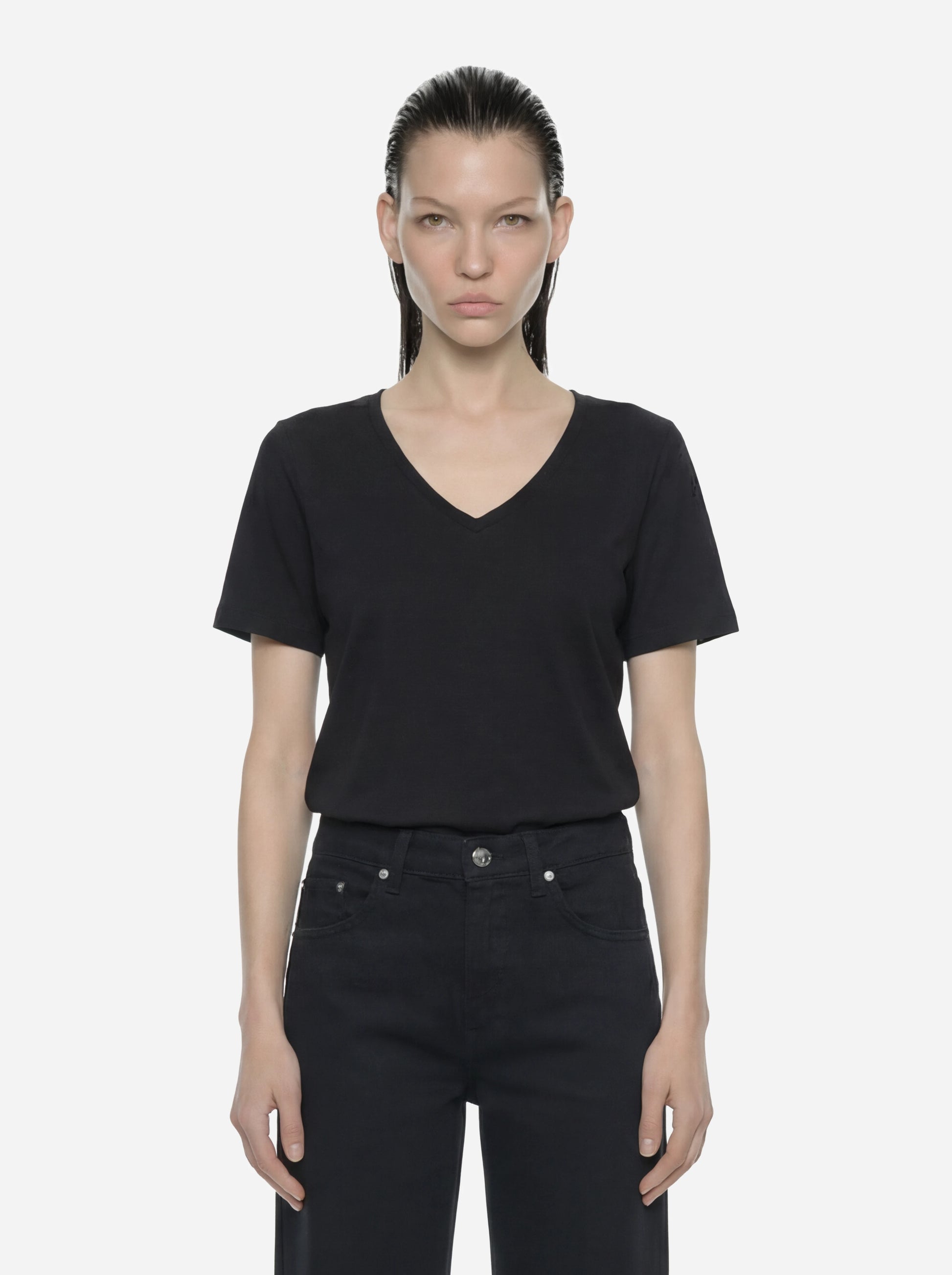 T-shirt scollo a v nera in modal e seta