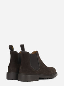 Chelsea boot in suede marrone - dettaglio della coppia