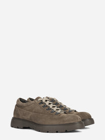 Stringata Derby Jason con ganci beige - vista tre quarti
