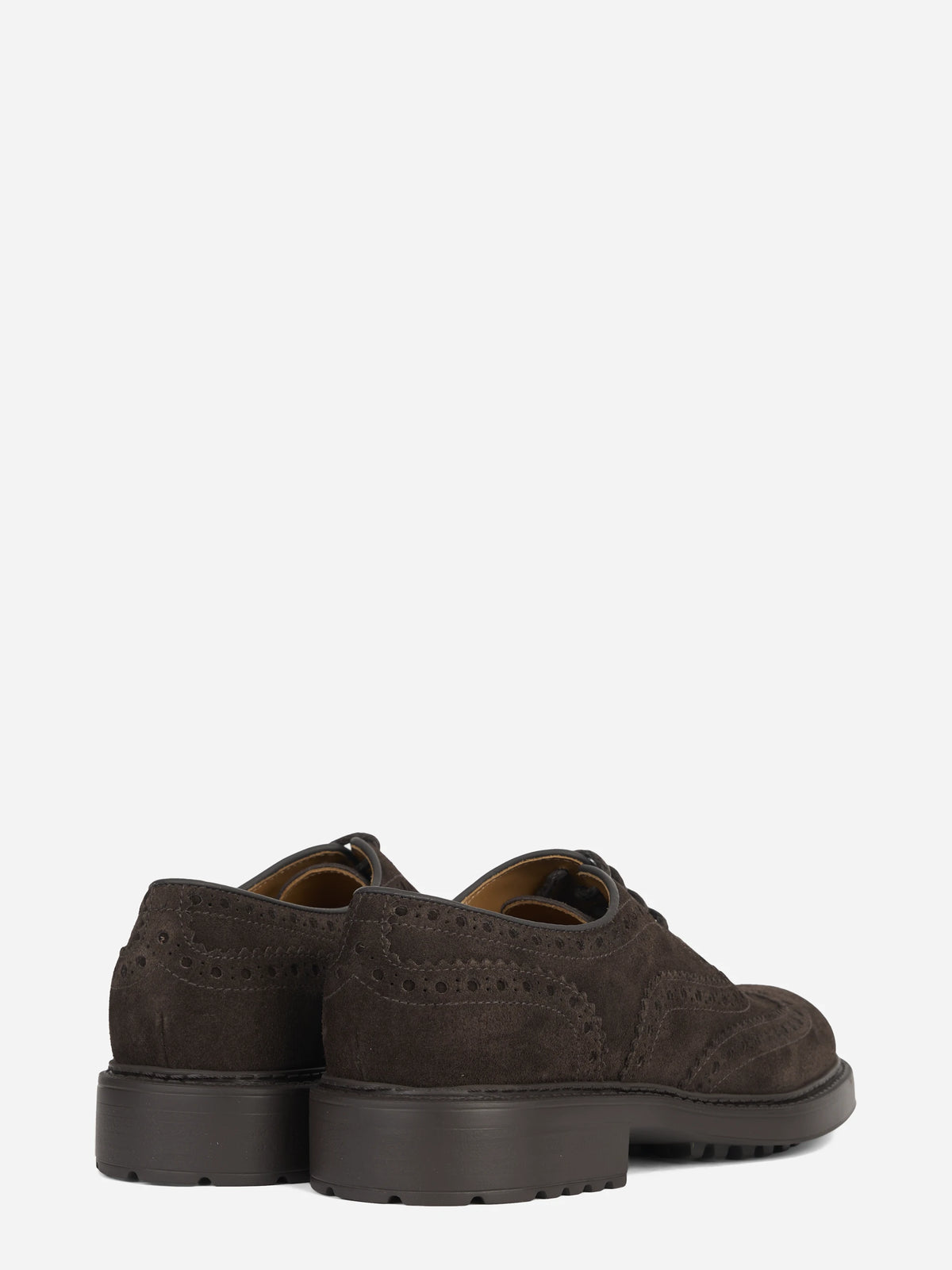 Francesina brogue in suede marrone - dettaglio della coppia