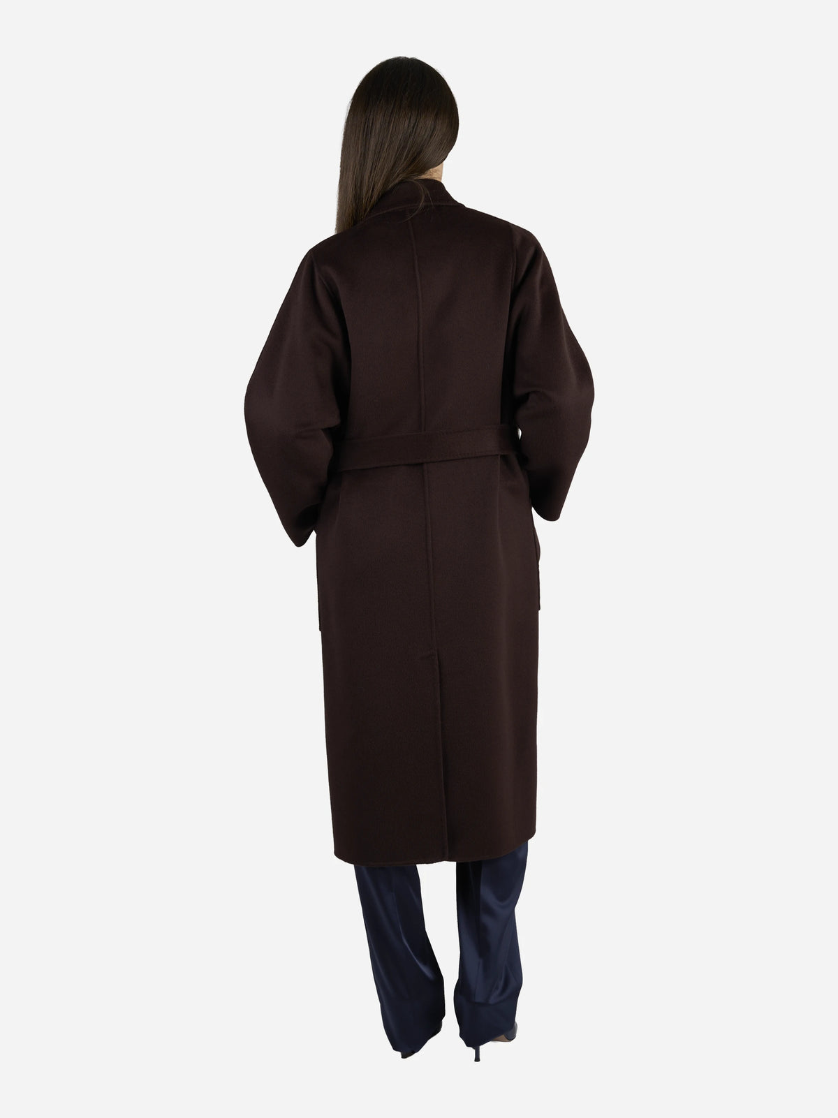 Cappotto a vestaglia in lana dark chocolate - indossato, vista posteriore
