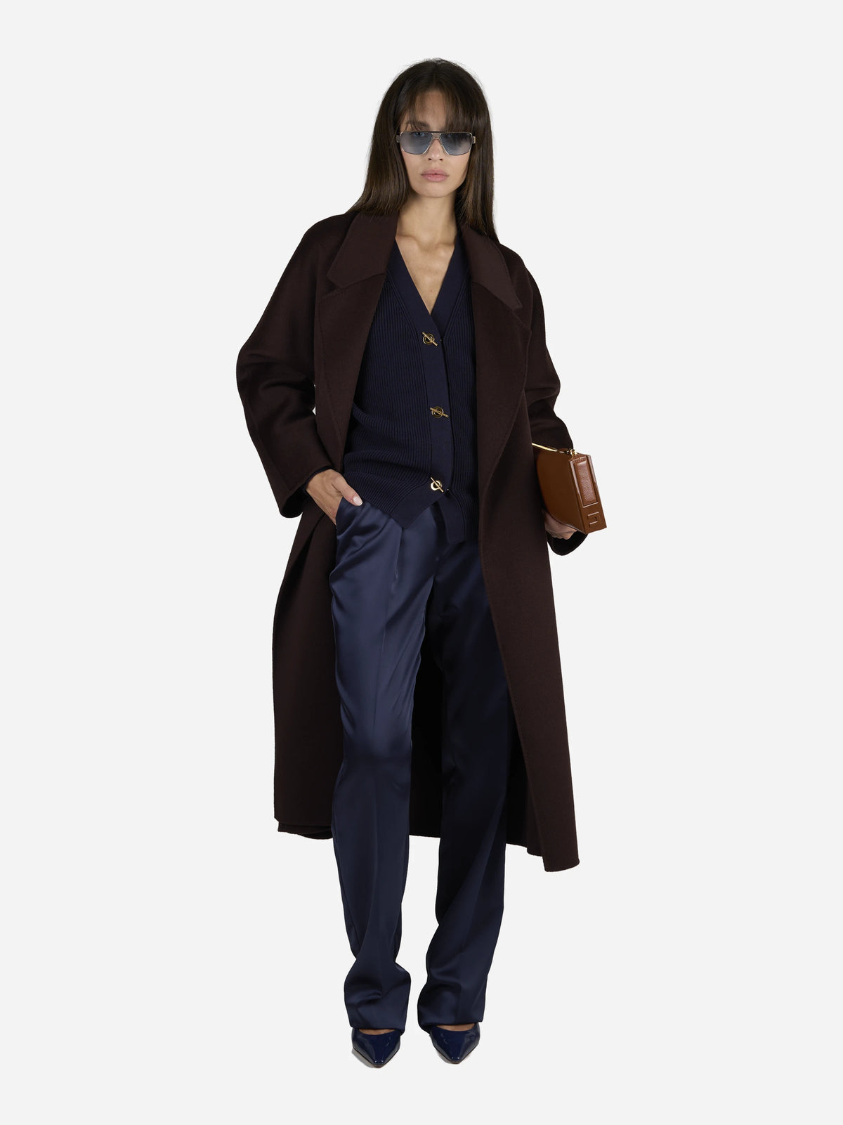 Cappotto a vestaglia in lana dark chocolate - indossato, posa alternativa