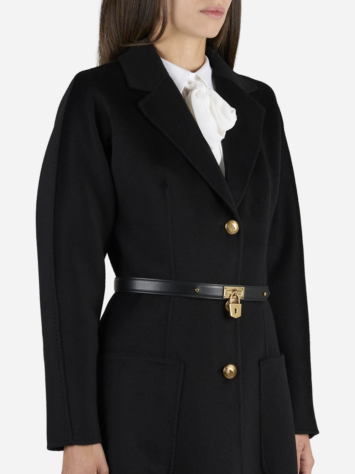 Cappotto in panno double di lana con cintura - dettaglio indossato