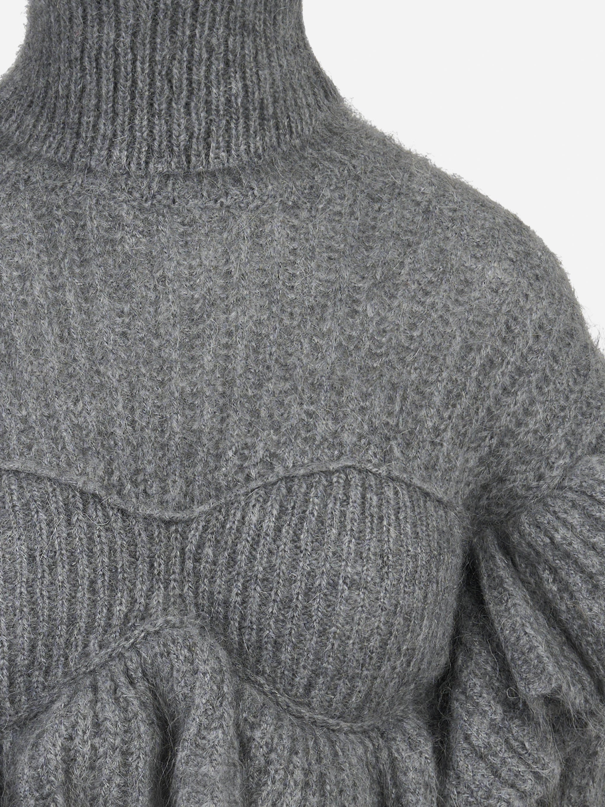 Pullover in mohair con volant - dettaglio del prodotto