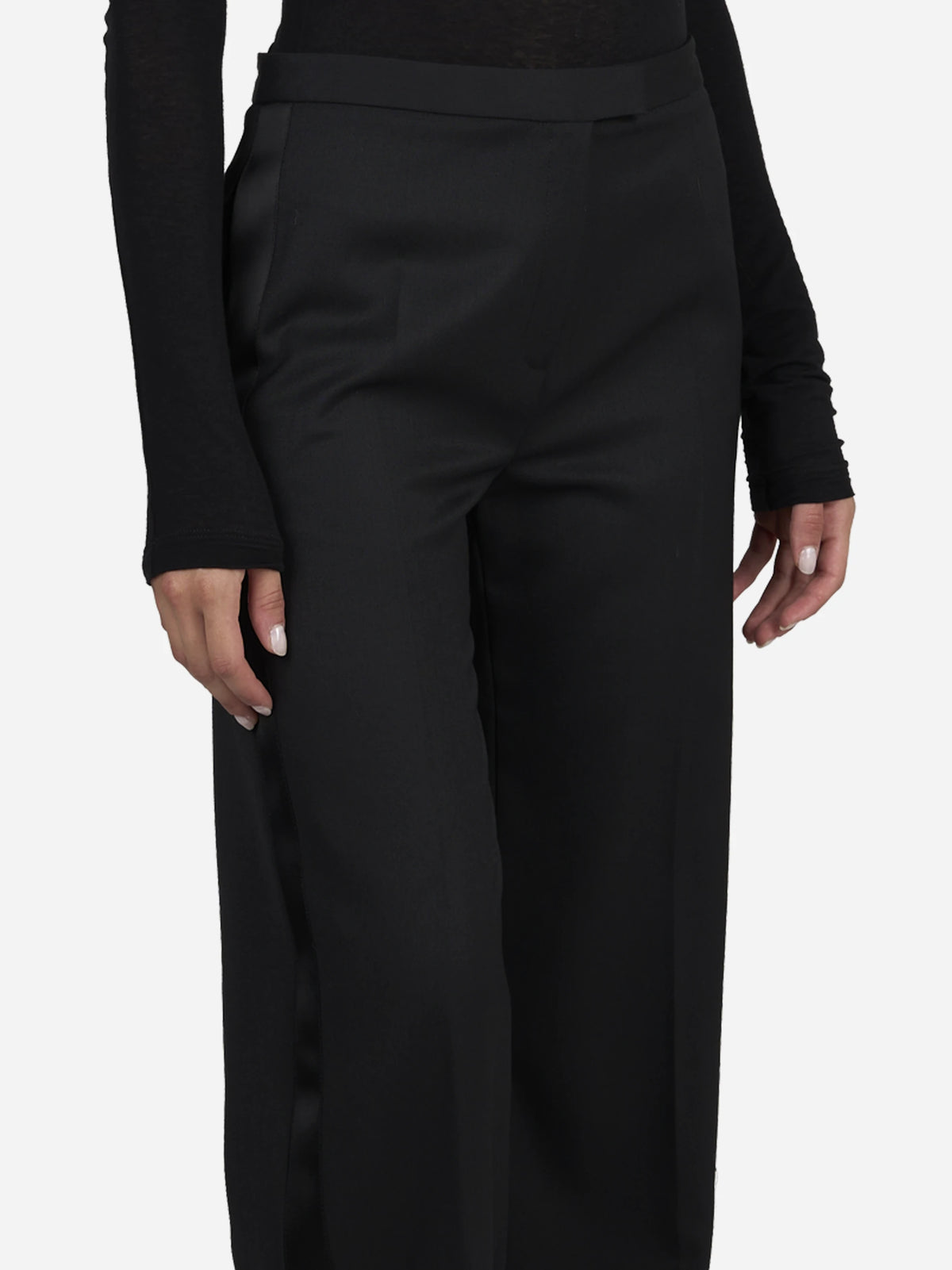 Pantaloni ampi in gabardina neri - indossato, dettaglio