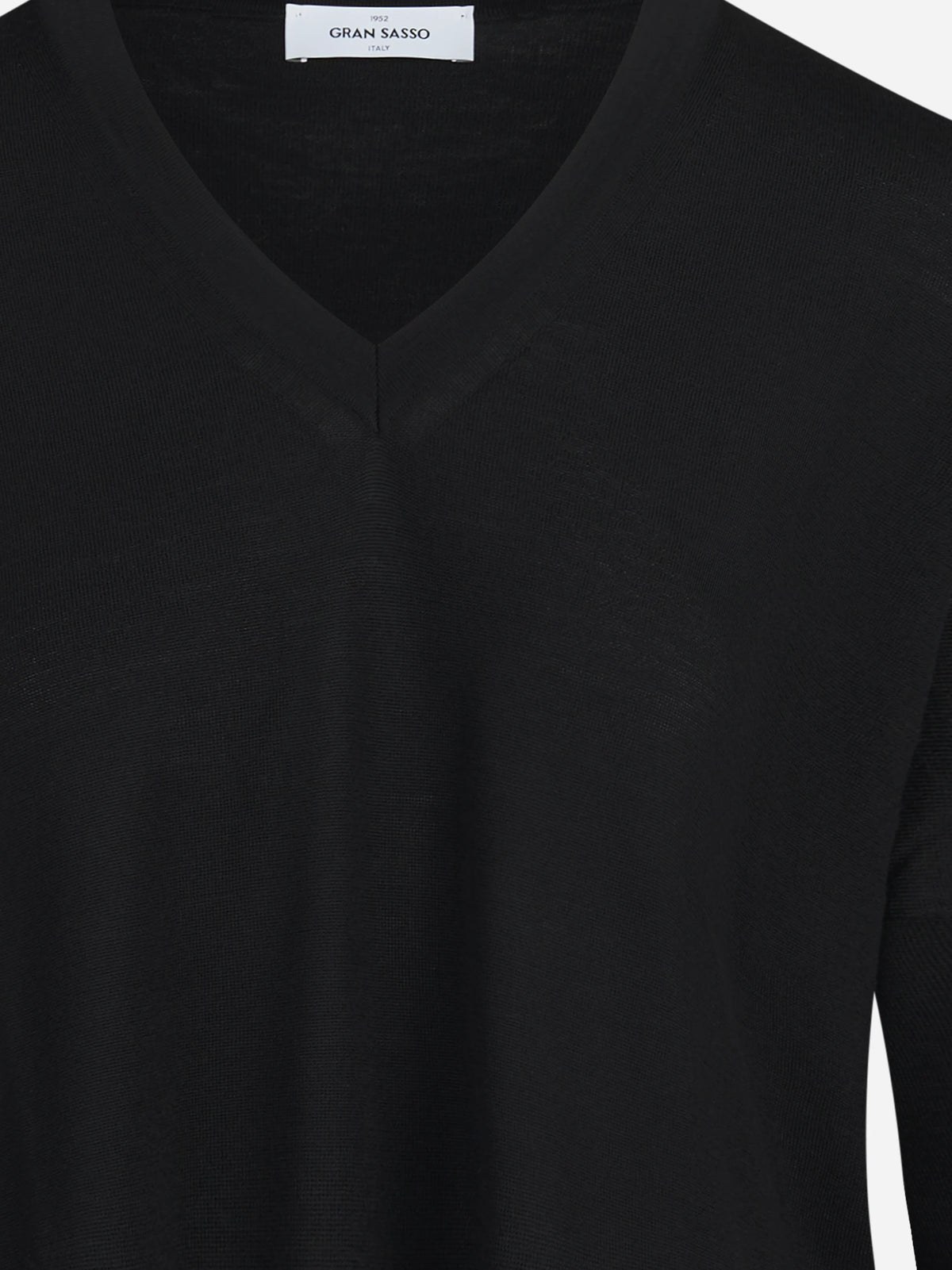 Maglia oversize con scollo a V nero - dettaglio del prodotto