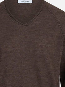Maglia con scollo a V in lana e seta bordeaux - dettaglio del prodotto