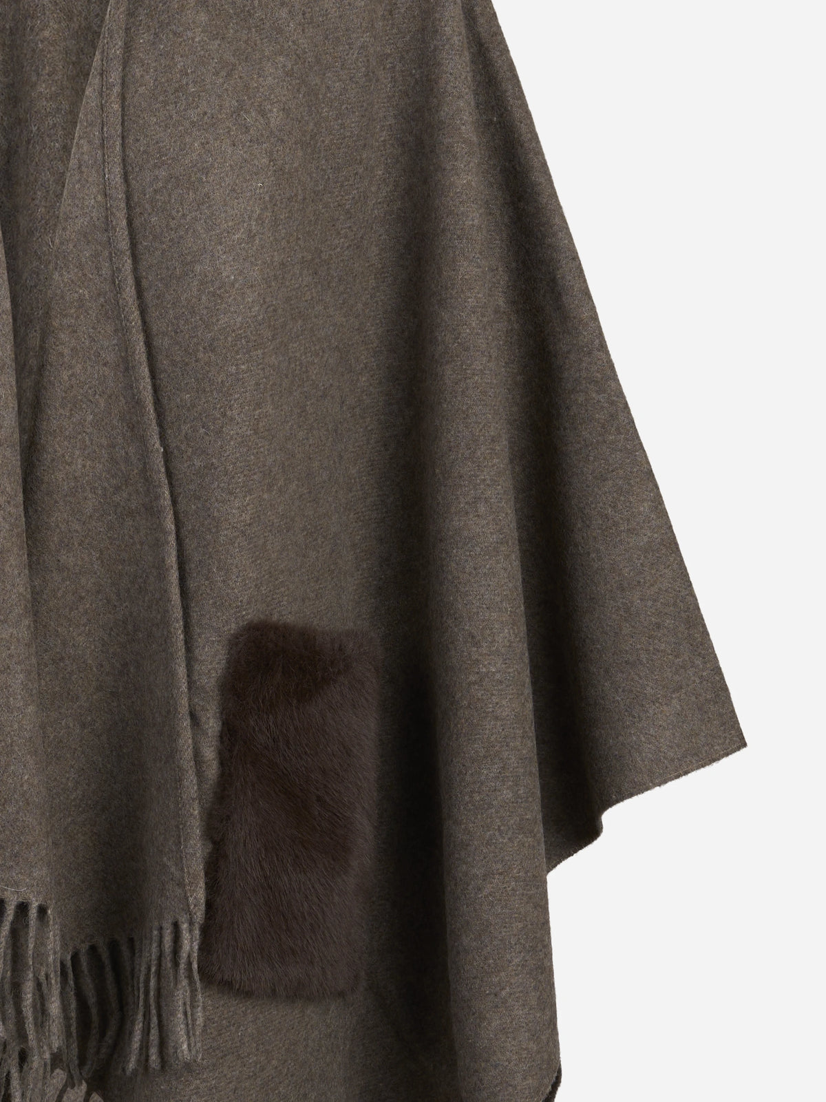 Mantella in lana e cashmere con tasche in ecopelle marrone - dettaglio del prodotto