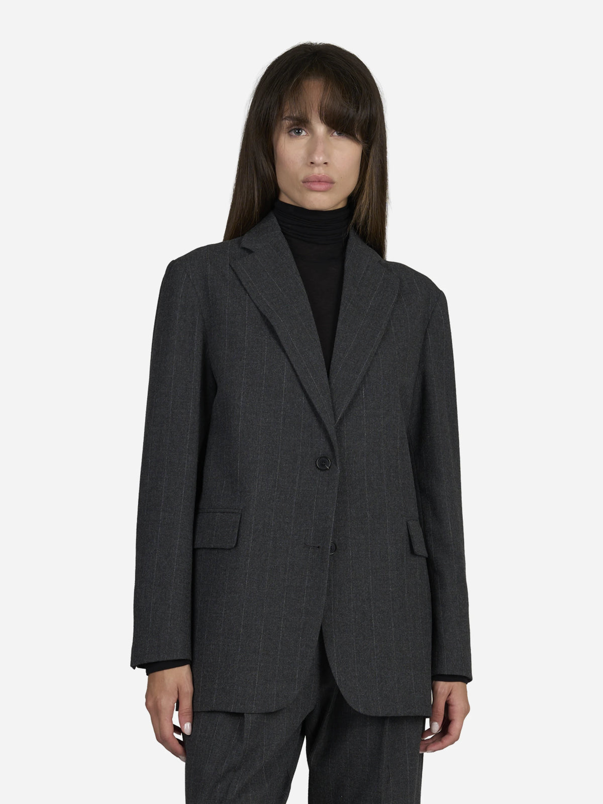 Blazer monopetto gessato grigio - indossato, vista frontale